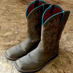 Woman’s Ariat boots